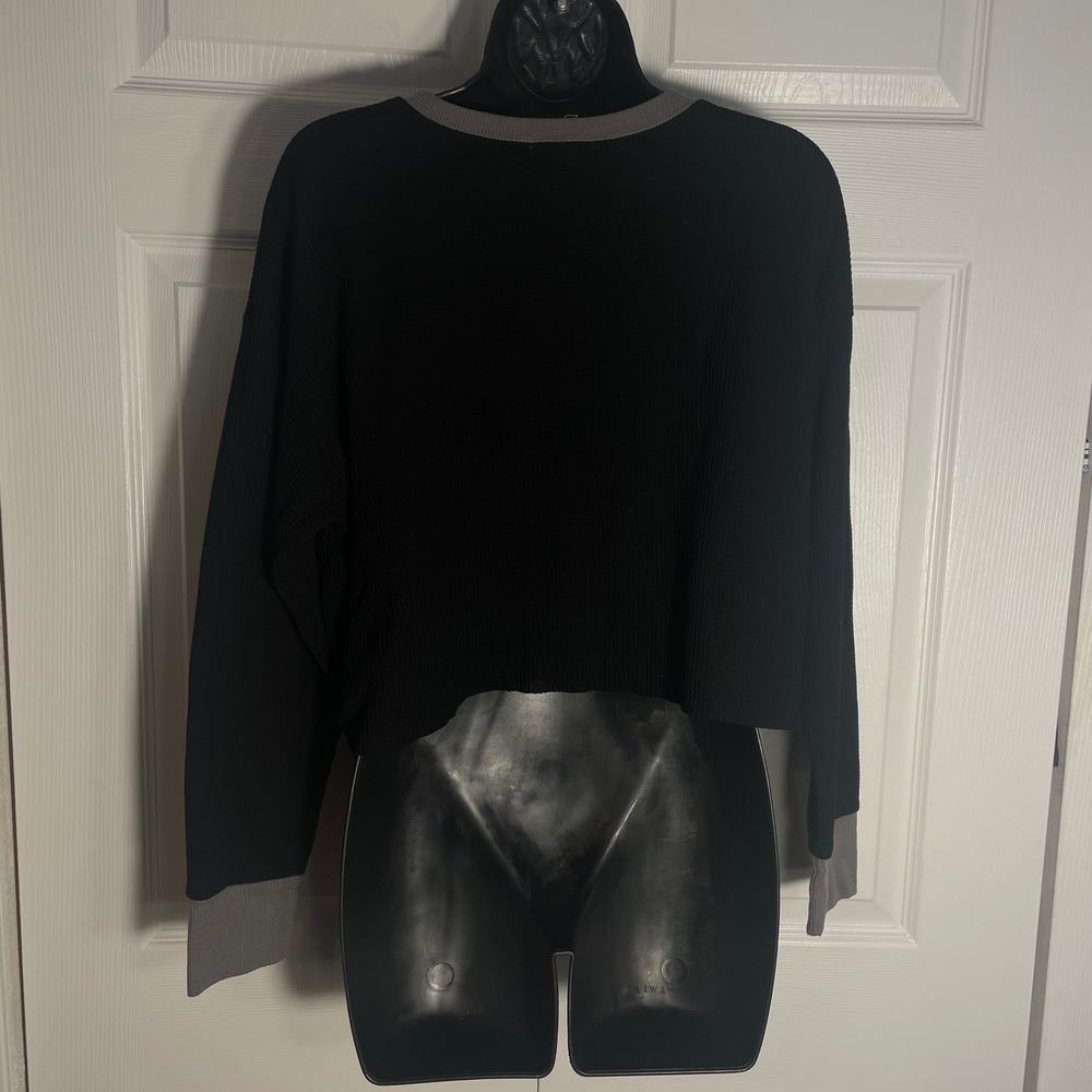 Stitch Pine Black Waffle Knit Shirt Women L Skeleton Rose Graphic Cropped‎ Top - Picture 2 of 9